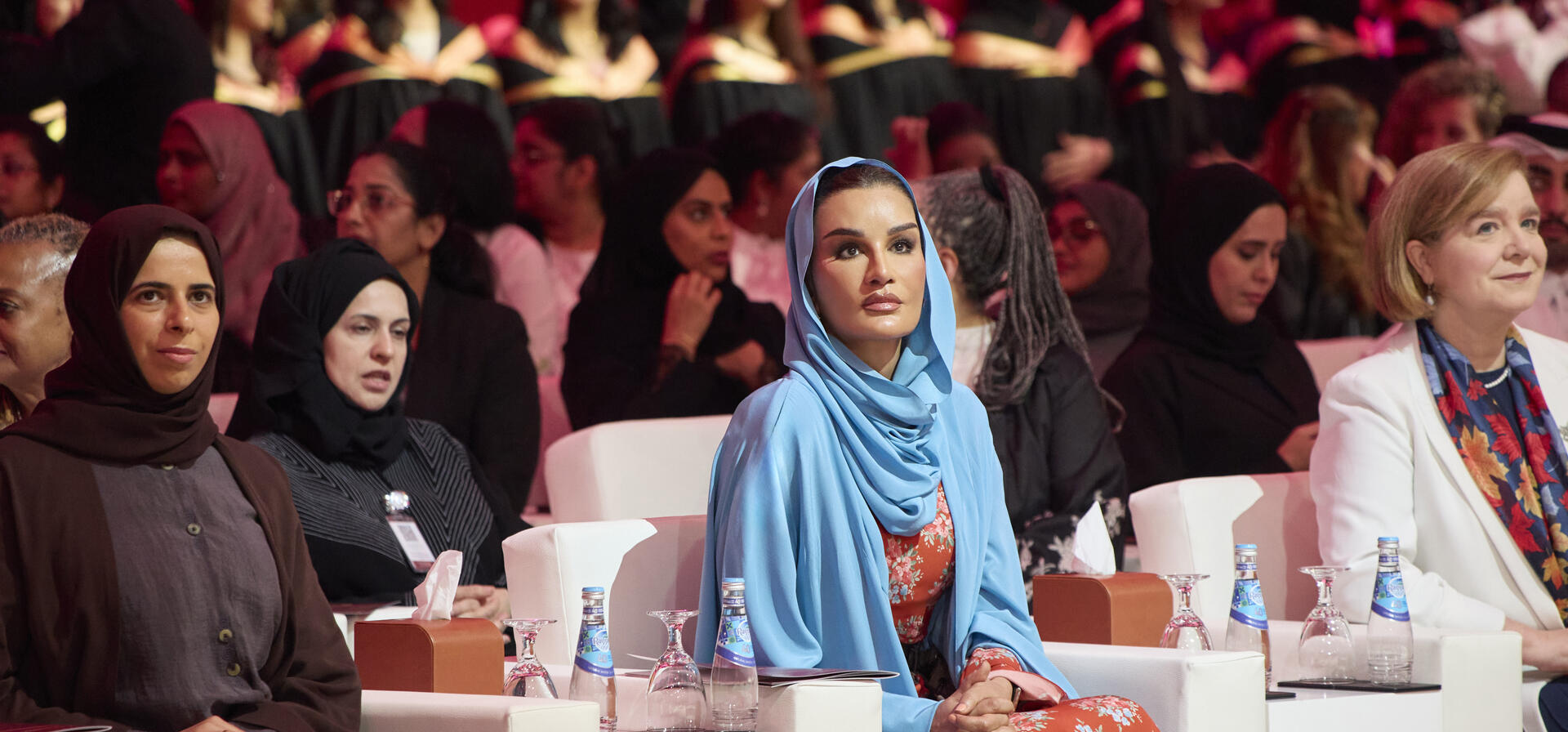 صاحبة السمو الشيخة موزا بنت ناصر تشهد حفل التخرج الأخير لجامعة كالجاري في قطر